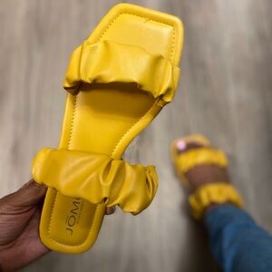 Super cute yellow sandal